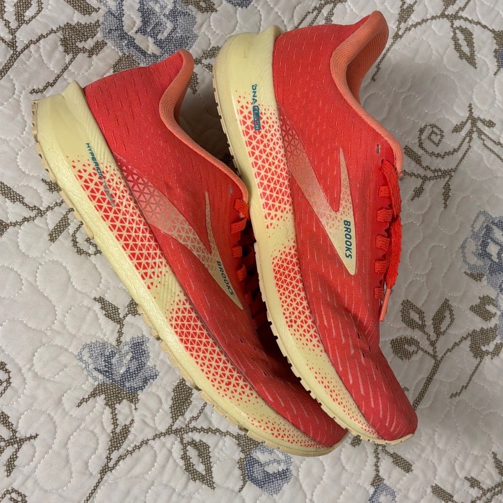 Brooks Hyperion Tempo Womens Size 9 Coral Excellent Running Shoes